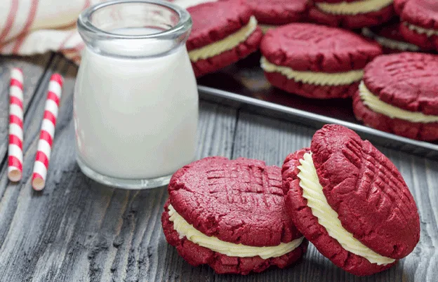 red velvet whoopie pies